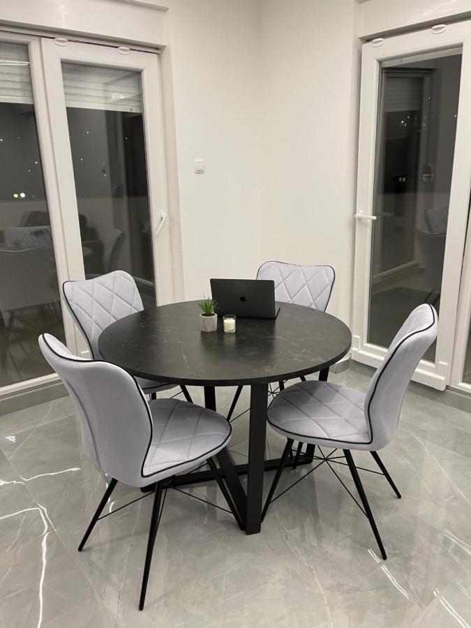 Apartment Lux Sa Garazom Blizu Centra
